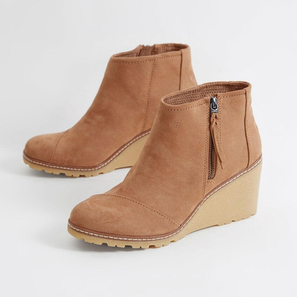 TOMS Avery Wedge Shoe Tan Faux Suede Ankle Boots Sz 10